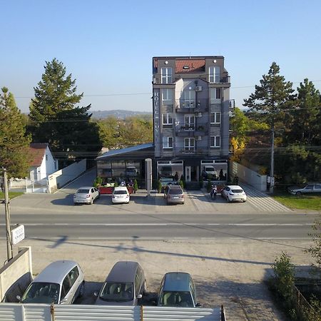 Hostel Royal Ομπρένοβατς Εξωτερικό φωτογραφία