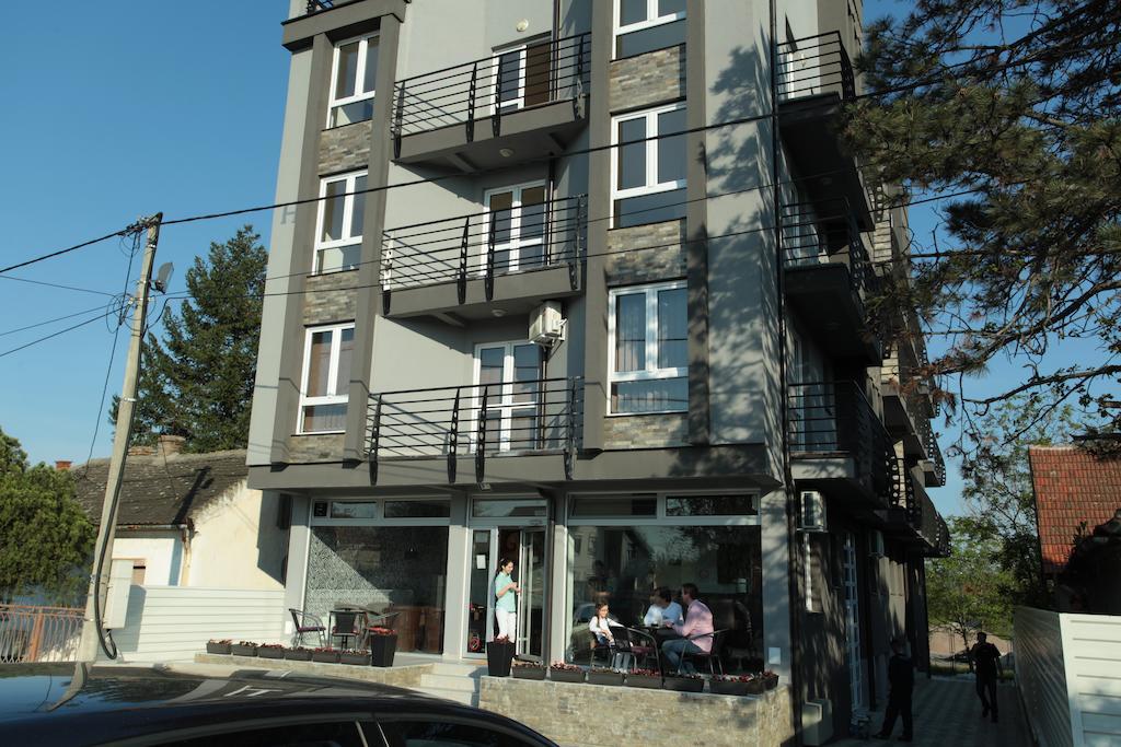Hostel Royal Ομπρένοβατς Εξωτερικό φωτογραφία