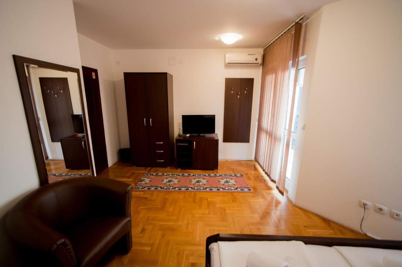 Hostel Royal Ομπρένοβατς Εξωτερικό φωτογραφία