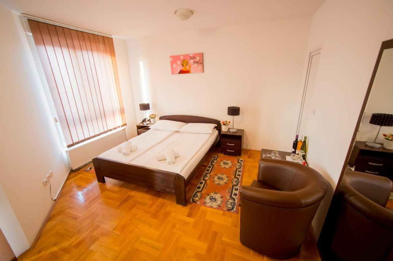 Hostel Royal Ομπρένοβατς Εξωτερικό φωτογραφία
