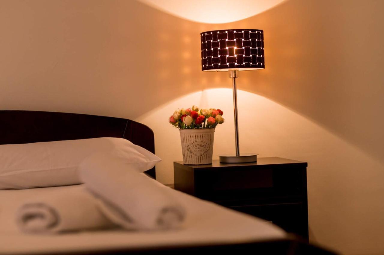 Hostel Royal Ομπρένοβατς Εξωτερικό φωτογραφία