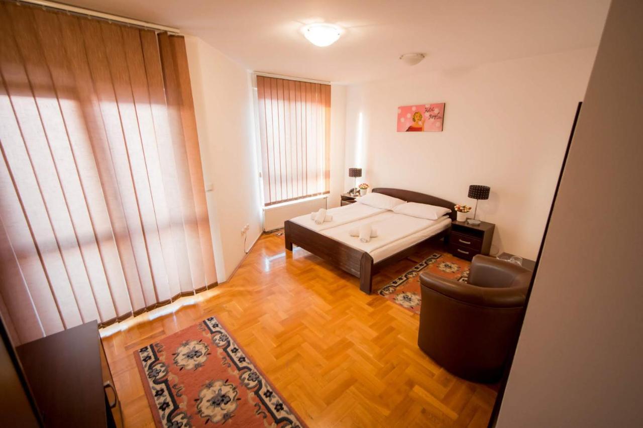 Hostel Royal Ομπρένοβατς Εξωτερικό φωτογραφία