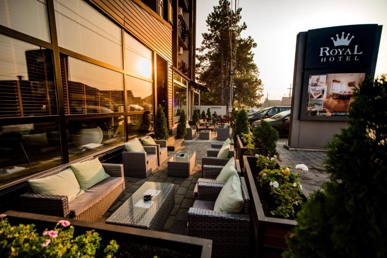 Hostel Royal Ομπρένοβατς Εξωτερικό φωτογραφία