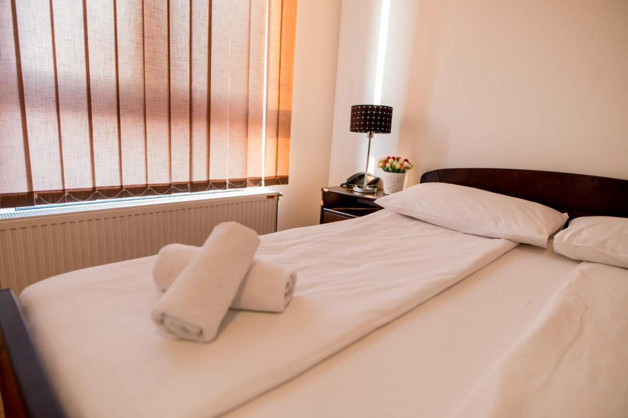 Hostel Royal Ομπρένοβατς Εξωτερικό φωτογραφία