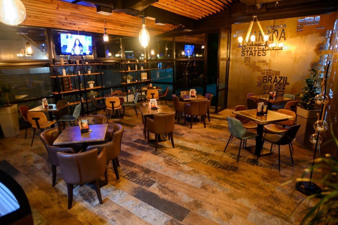 Hostel Royal Ομπρένοβατς Εξωτερικό φωτογραφία