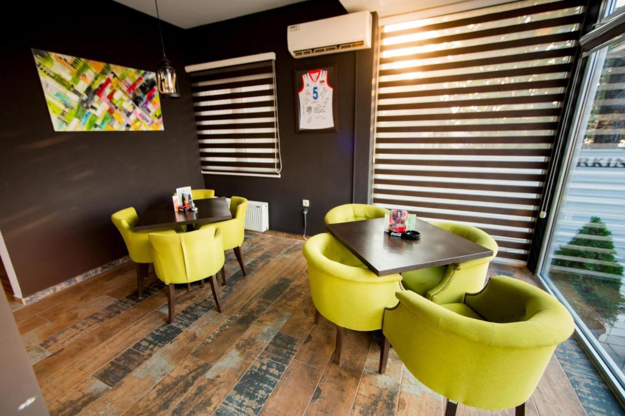 Hostel Royal Ομπρένοβατς Εξωτερικό φωτογραφία