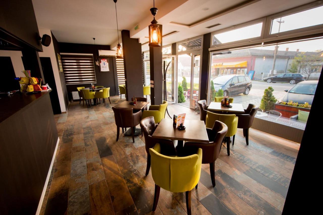 Hostel Royal Ομπρένοβατς Εξωτερικό φωτογραφία