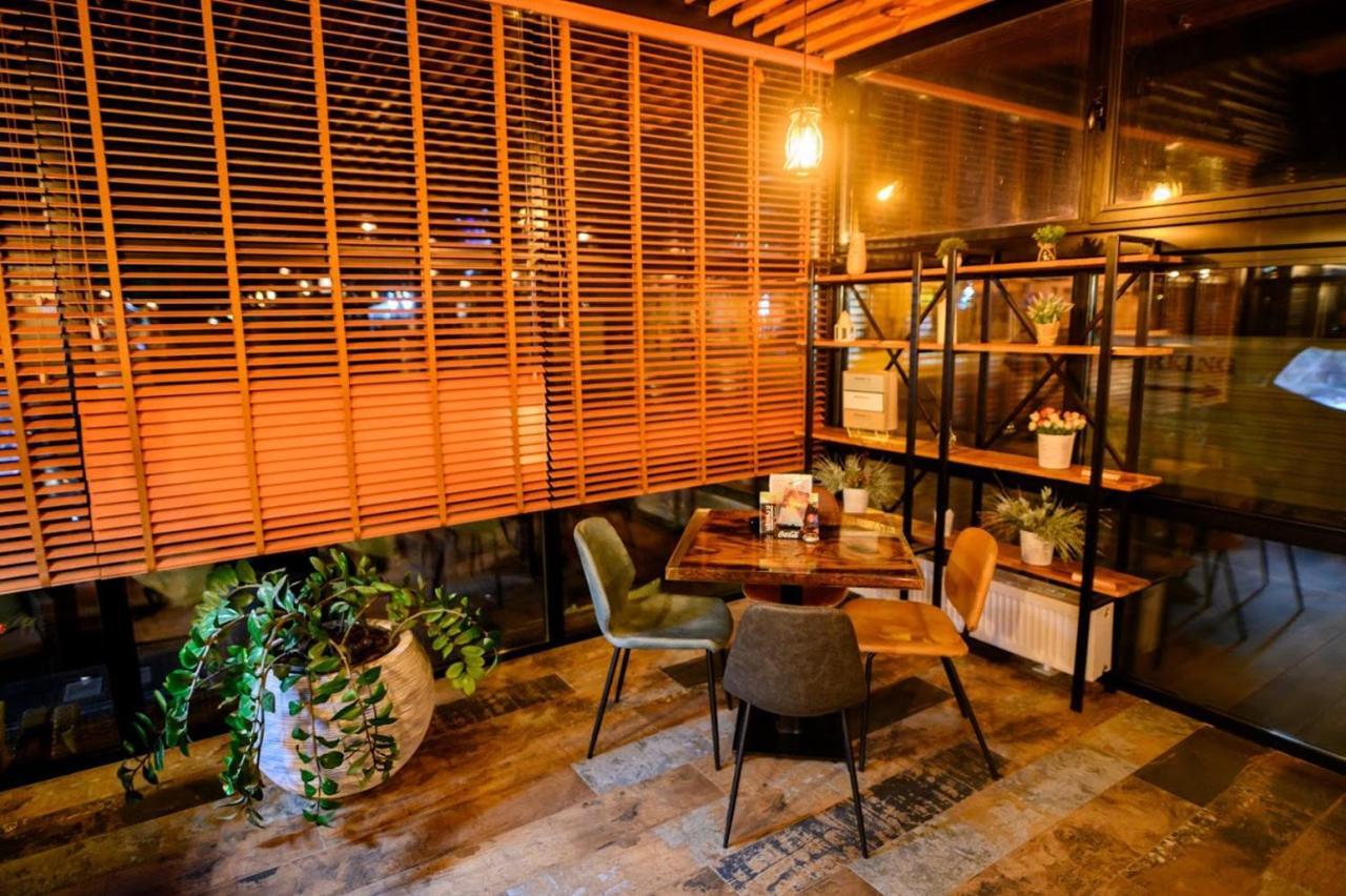 Hostel Royal Ομπρένοβατς Εξωτερικό φωτογραφία