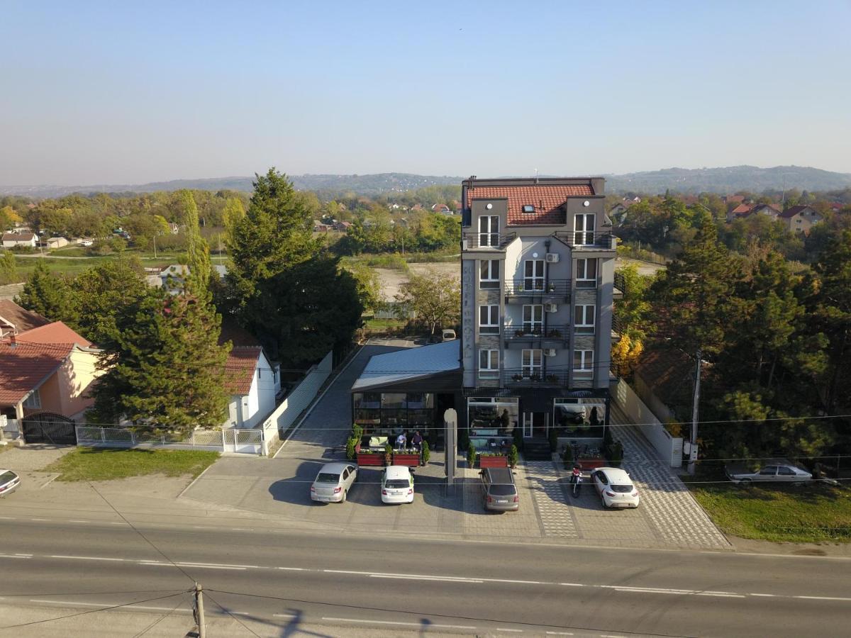 Hostel Royal Ομπρένοβατς Εξωτερικό φωτογραφία